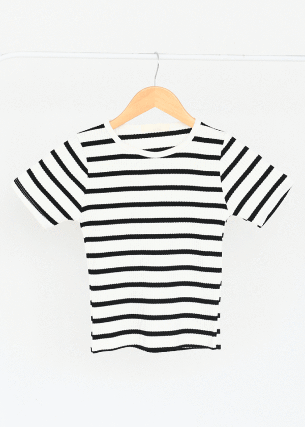 تیشرت-راه-راه-ساده--(2) تیشرت راه راه سفید مشکی یقه گرد - Image 1