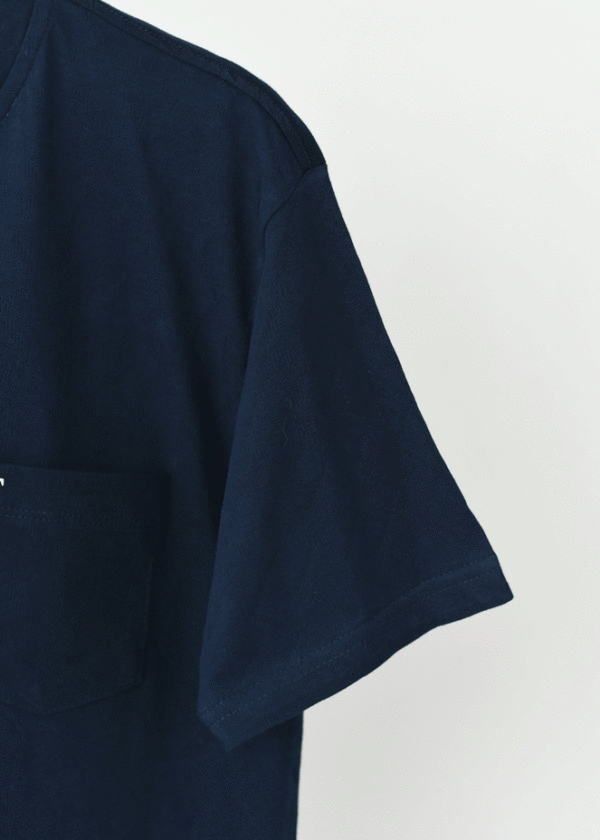 تیشرت مردانه جیب دار جلو دکمه سرمه ای - Image 2