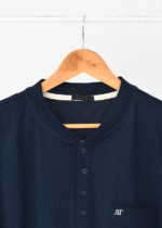 تیشرت مردانه جیب دار جلو دکمه سرمه ای - Image 3