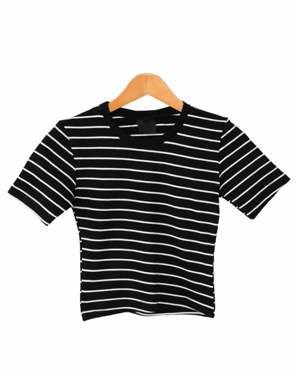 تیشرت-کراپ--راه-راه-یقه-گرد--(2) کراپ آستین کوتاه راه راه یقه گرد - Image 1